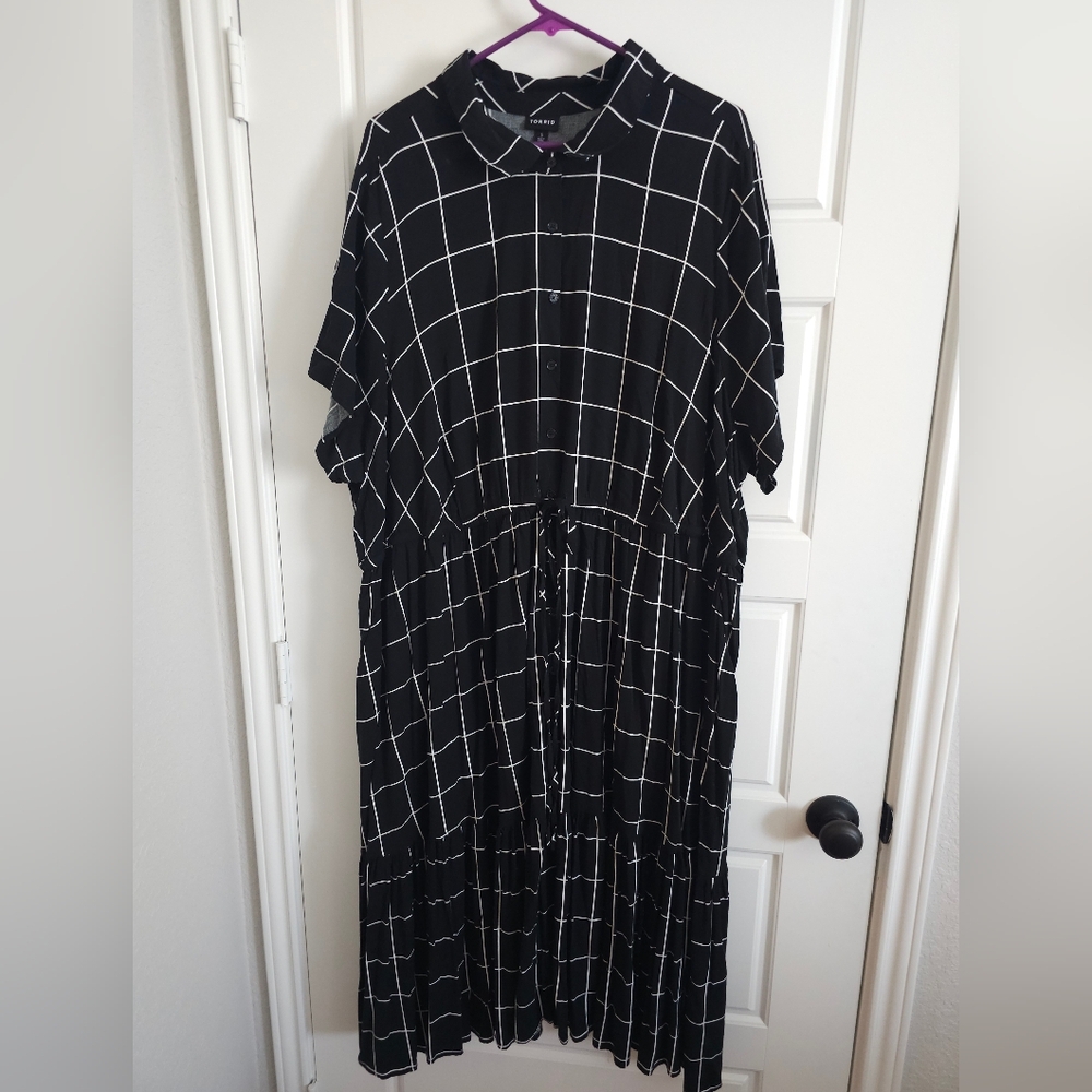 Torrid window pane print tiered shirt dress